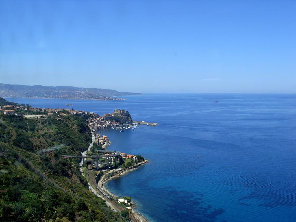 La Casa Di Ermelinda Bed & Breakfast Reggio di Calabria Exterior photo